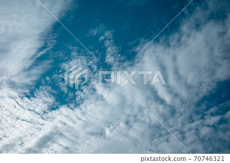 Autumn sky Blue sky and cirrocumulus d-2-1 Light tone 70746321