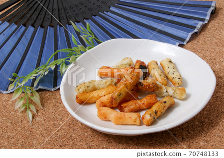 糖果,零食,okaki,糖果,冰雹,烤製的糖果,日語,食品,小吃,日本糖果,盤子 糖果,零食,okaki,糖果,冰雹,烤製的糖果,日語,食品,小吃,日本糖果,盤子 70748133