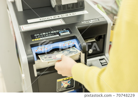 Accounting at supermarkets Automatic payment machine 70748229