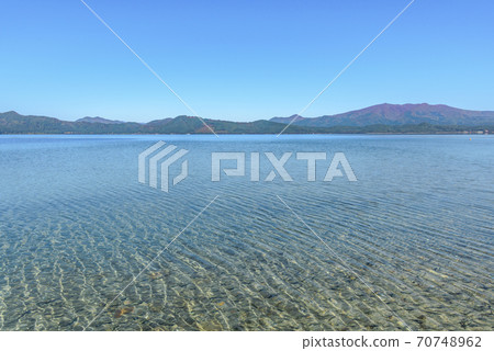 Lake Tazawa with a refreshing autumn weather 70748962