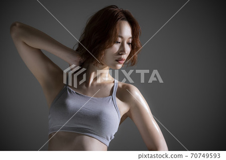 Female athlete sports Female athlete sports 70749593