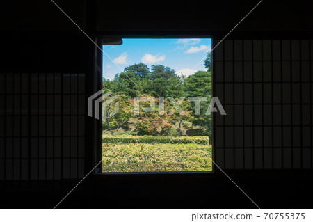 花園越過障礙物的景色 花園越過障礙物的景色 70755375