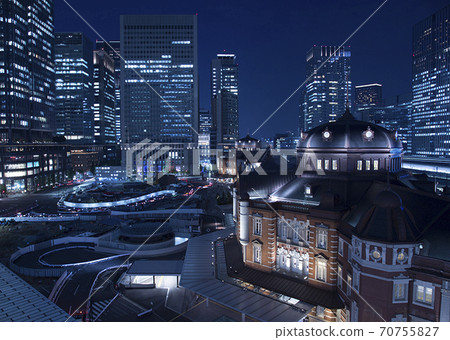 東京站丸之內中央廣場，丸樓和新丸樓等建築物。日本夜景遺產。 70755827