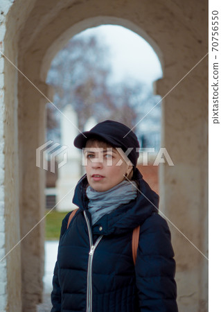 the girl at the old gate 70756550