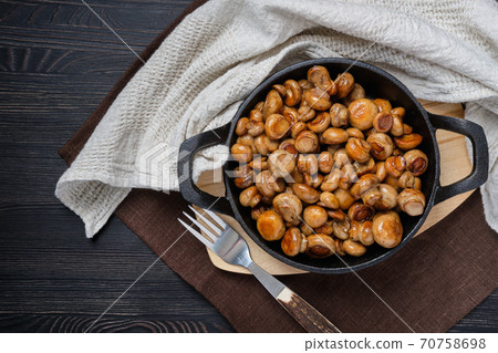 Fried champignon in cast iron skillet 70758698