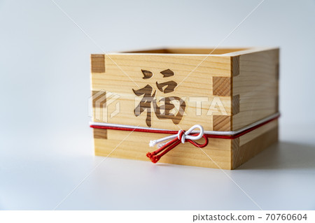 Masu used for Setsubun [white background] 70760604