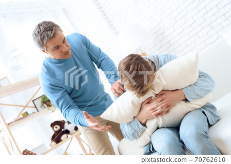 Dad tries to make peace with his son. Dad tries to make peace with his son. 70762610