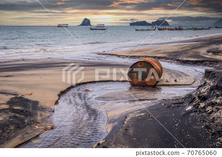 Old rusty barrel oil on beach in Asia on sunset 70765060