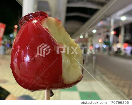 Apple candy 70766206