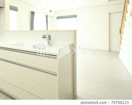 System kitchen in newly built housing LDK 70766223