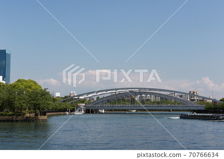 Sakuramiya Bridge over the Okawa River in Osaka City 70766634