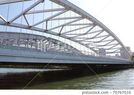 Sakuramiya Bridge over the Okawa River in Osaka City 70767010