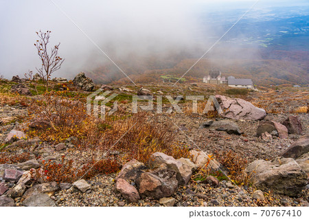 (Tochigi Prefecture) Nasu / Mt. Chausu overlooking the lower world from the summit (Tochigi Prefecture) Nasu / Mt. Chausu overlooking the lower world from the summit 70767410