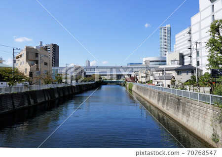 Downstream of Meguro River and cityscape along the river 70768547
