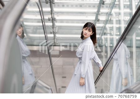 Escalator women Escalator women 70768759
