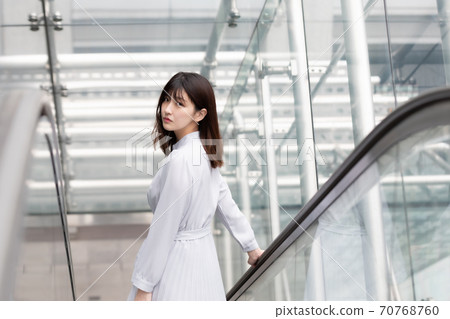 Escalator women 70768760