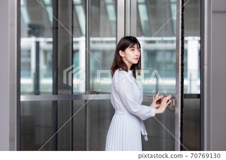 旋轉門的女人 旋轉門的女人 70769130