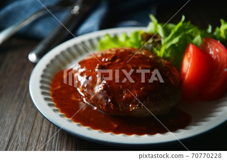 Hamburger steak and demiglace sauce Hamburger steak and demiglace sauce 70770228