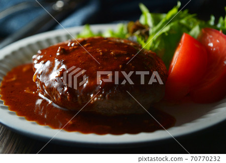 Hamburger steak and demiglace sauce Hamburger steak and demiglace sauce 70770232