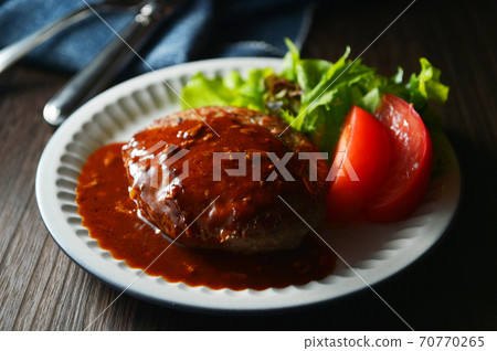 Hamburger steak and demiglace sauce Hamburger steak and demiglace sauce 70770265