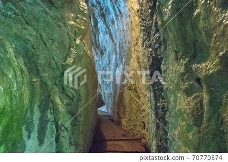 Shirakumo Cave, the only limestone cave that can be visited in Upper Taishaku 70770874