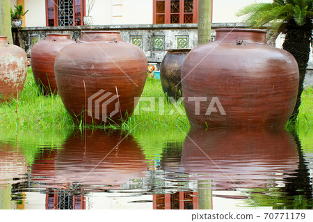 Ceramic products 70771179