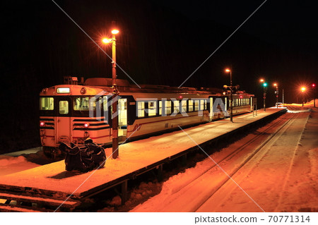 Ogawa River station in winter (Todami line) 70771314