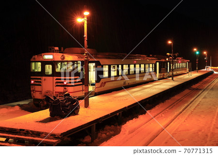 Ogawa River station in winter (Todami line) 70771315