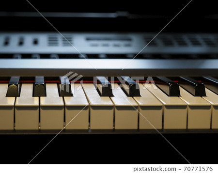 Synthesizer / MDI keyboard keyboard 70771576