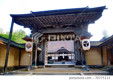 Koyasan Kongobuji Temple Main Gate (Koya-cho, Ito-gun, Wakayama Prefecture) Koyasan Kongobuji Temple Main Gate (Koya-cho, Ito-gun, Wakayama Prefecture) 70775115
