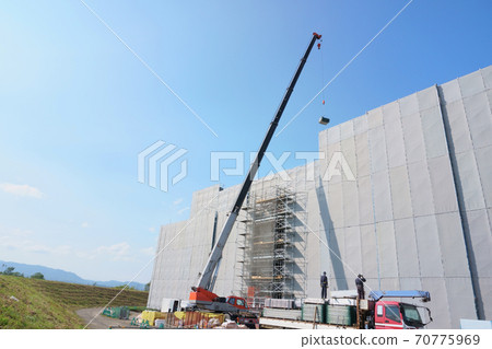 Lifting materials at construction sites and mobile cranes 70775969