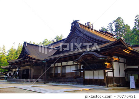 Koyasan Kongobuji Temple Headquarters Main Hall Small entrance (Koya-cho, Ito-gun, Wakayama Prefecture) Koyasan Kongobuji Temple Headquarters Main Hall Small entrance (Koya-cho, Ito-gun, Wakayama Prefecture) 70776451