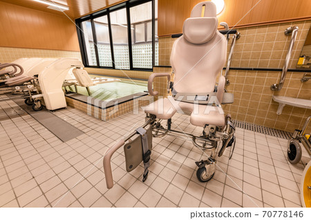 Welfare facility bathing equipment carrier and hot spring bath 70778146