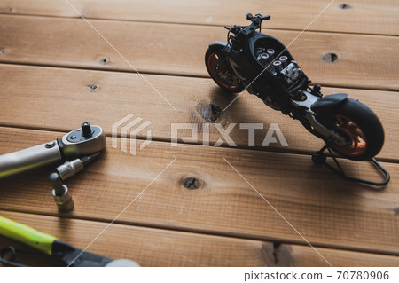 Bike maintenance image material 70780906