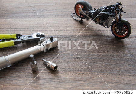 Bike maintenance image material 70780929