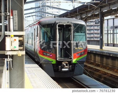 2700系列氣動汽車特急Uzushio停在JR四國宇津站 70781230