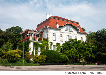 Beautiful building in Vienna 70781863