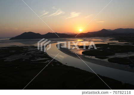 Suncheon Bay. Yongsan Observatory. Sunrise Suncheon Bay. Yongsan Observatory. Sunrise 70782118