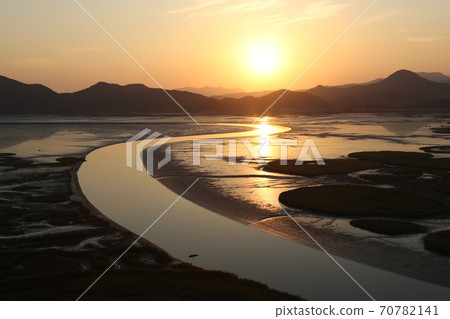 Suncheon Bay. Yongsan Observatory. Sunrise 70782141