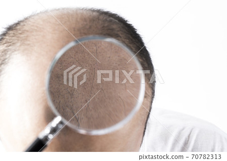 一個瘦頭髮的男人 一個瘦頭髮的男人 70782313