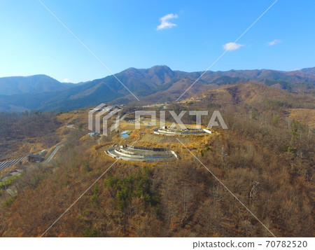 甲州/冬季凋零的山脈-無人機鳥瞰(山梨縣山梨市溫泉/山梨市附近) 甲州/冬季凋零的山脈-無人機鳥瞰(山梨縣山梨市溫泉/山梨市附近) 70782520