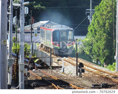 從JR四國久保川站出發的2700系列四萬十/足利 從JR四國久保川站出發的2700系列四萬十/足利 70782629