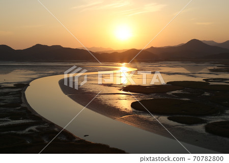 Suncheon Bay. Yongsan Observatory. Sunrise 70782800