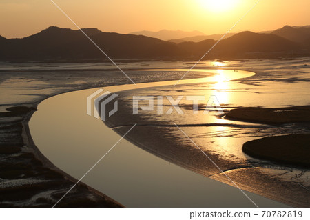 Suncheon Bay. Yongsan Observatory. Sunrise Suncheon Bay. Yongsan Observatory. Sunrise 70782819