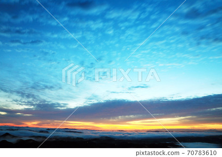 Sea of clouds and cloud pattern 4223 Sea of clouds and cloud pattern 4223 70783610