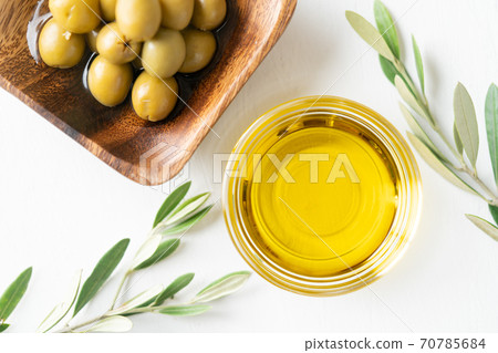 Olive oil image 70785684