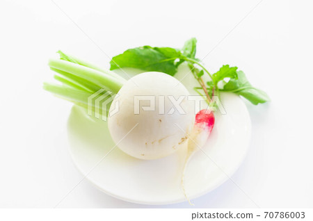 White birds White birds 70786003