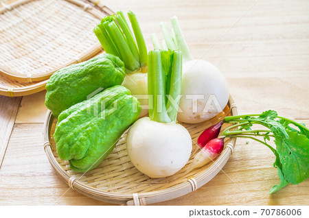 White helmet and chayote White helmet and chayote 70786006