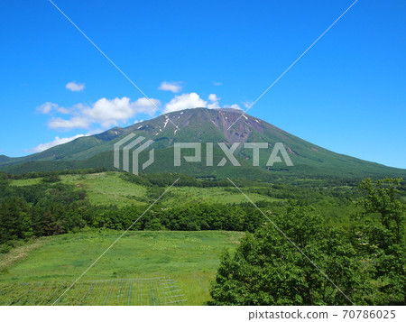初夏的遙遠谷Pass岩手山 初夏的遙遠谷Pass岩手山 70786025