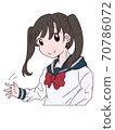 初中女孩揮舞著 70786072